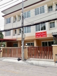 ทาวน์โฮม 3ชั้น บ้านริมสวน เมืองนนทบุรี ใกล้ MRT แยกติวานนท์ 4 ห้องนอน โทร 0854814599