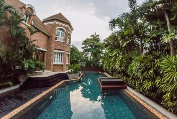 ขายและให้เช่าบ้านหรู ซอย สุขุมวิท 71 Luxury House-Resort for Sale and Rent In Sukhumvit 71 รูปที่ 1