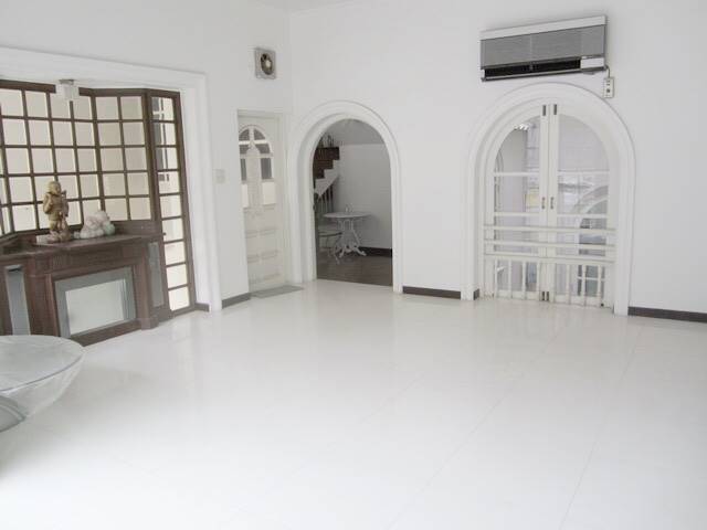 บ้านเดี่ยวระเบียงใหญ่ในซอยหลังสวน 4ห้องนอน Single house in Soi Lungsuan For residence รูปที่ 1