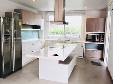 บ้านเดี่ยวหรู พร้อมสระส่วนตัวซอยเอกมัย Single house with private pool in Soi Ekamai รูปที่ 1