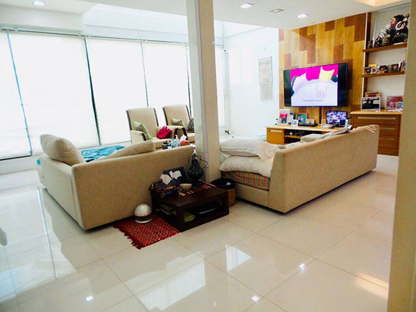 ทาวน์เฮาส์ขนาดใหญ่. ตกแต่งสวยมาก ย่านพร้อมพงษ์ A Very Nice & modern Big Town house in Sukhumvit รูปที่ 1