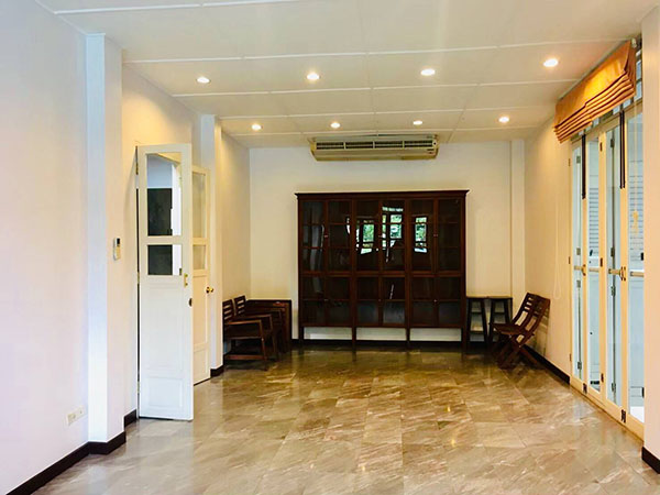 บ้านเดี่ยว มีสระส่วนตัว เพื่ออยู่อาศัย ในซอยสุขุมวิท 71 A Single House with private pool in Sukhumvit 71 For Residence รูปที่ 1