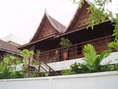ให้เช่าบ้านเรือนไทยประยุกต์ 2 ชั้น เนื้อที่ 61 ตร.ว พร้อมสวนขนาดเล็ก หลัง ธ.กสิกรไทย รัชดาภิเษก