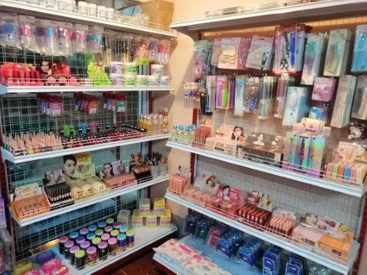 จำหน่ายสินค้าราคาถูกเริ่มต้นที่ 15 บาท อาทิ เครื่องสำอาง เครื่องประดับ เครื่องครัว รูปที่ 3