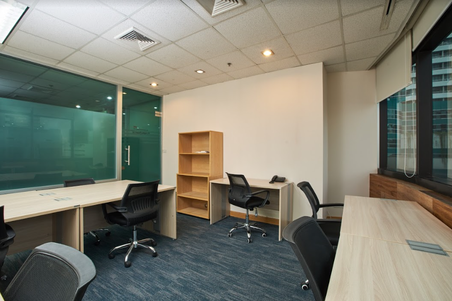Linuxx Serviced Office for Rent Near BTS CHIT LOM EXIT 6 รูปที่ 1