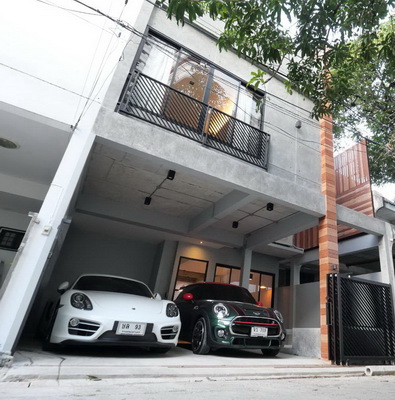 FOR RENT TOWNHOUSE SUKHUMVIT 49 / 3 beds 4 baths / 27 Sqw.**100,000** CLOSE BTS THONGLOR รูปที่ 1