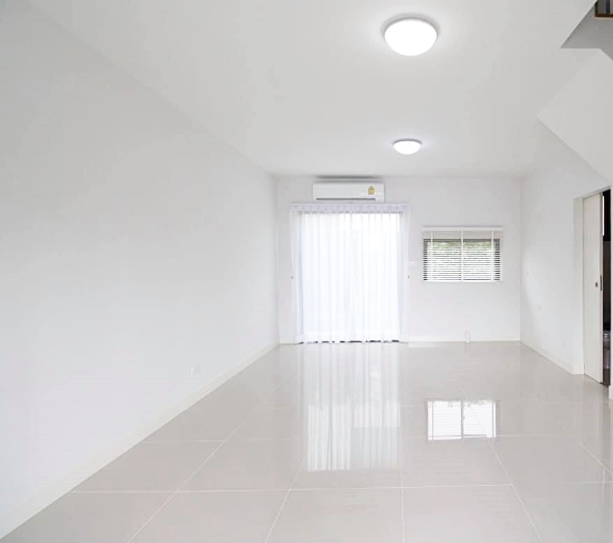 3 Storeys Townhouse for rent  บ้านกลางเมืองปิ่นเกล้า จรัญ ทาวน์โฮม 3 ชั้น ติดถนนใหญ่ รถไฟฟ้า 3 สาย  รูปที่ 1