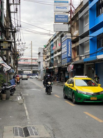 ขายที่ดิน พร้อม สิ่งปลูกสร้าง 258 ตร.วา. ถนนกว้าง 6 เมตร ลาดพร้าว 71  ใกล้รถไฟฟ้าสายสีเหลือง รูปที่ 1