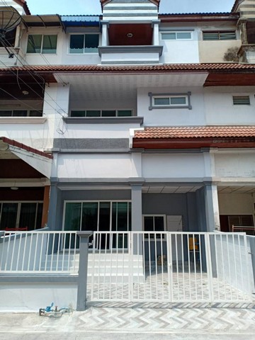 RT35 For Sale ทาวน์โฮม รีโนเวทใหม่ เสรีไทย25 ใกล้เดอะมอลล์บางกะปิ รูปที่ 1