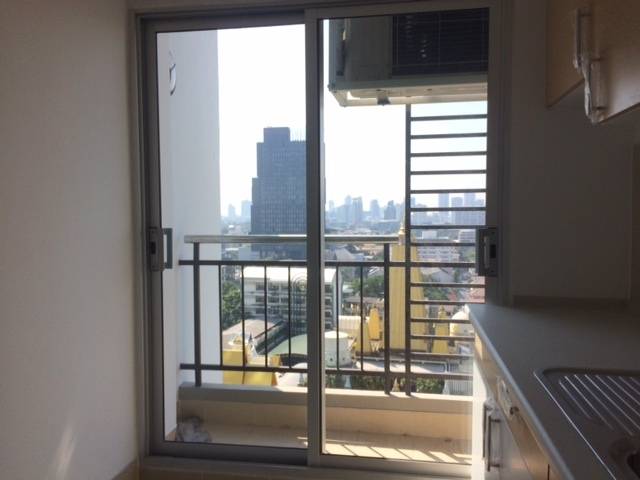 Condo For sale studio room at Supalai Park Ekkamai-Thonglor near Mrt Phetchaburi BTS ekkamai รูปที่ 1