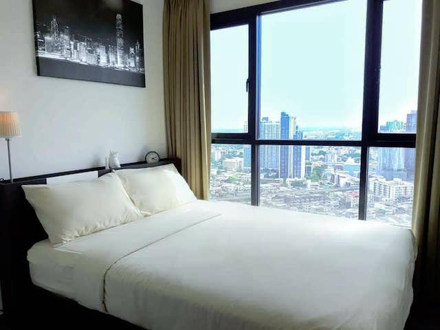The Base Park West Fully Furnished 32nd Floor Beautiful View BTS Onnut รูปที่ 1