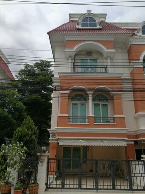 ให้เช่าหรือขาย ทาวน์โฮมCasa vill Ekamai – Ramintra ถ.เลียบทางด่วน- เอกมัยรามอินทรา หลังมุม รูปที่ 1