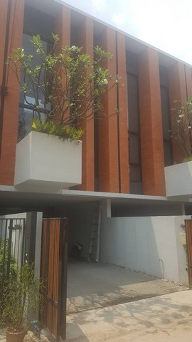 ให้เช่า Home Office 3 ชั้น แต่งสวย โครงการ Baan Puripuri บ้านภูริปุรี ถนนโชคชัย 4 รูปที่ 1
