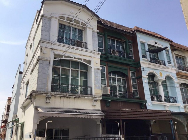 For Rent ทาวน์โฮม 3 ชั้น บ้านกลางเมืองโชคชัย 4 พร้อมเฟอร์นิเจอร์ ย่านโชคชัย 4 รูปที่ 1