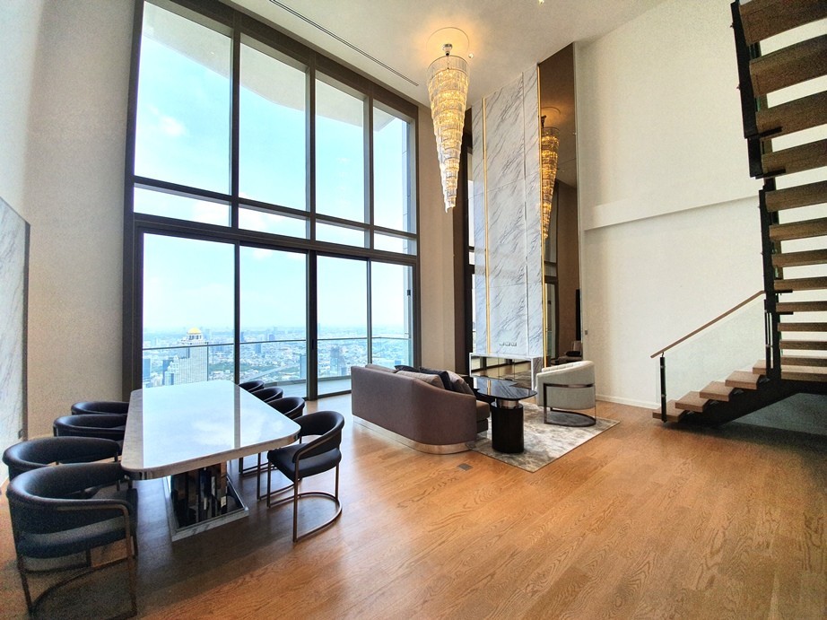 คอนโดแต่งหรู แบบ Duplex 3 ห้องนอน เพียง 5 นาทีจาก BTS กรุงธนบุรี A Luxurious 3 Bedroom Duplex Unit รูปที่ 1