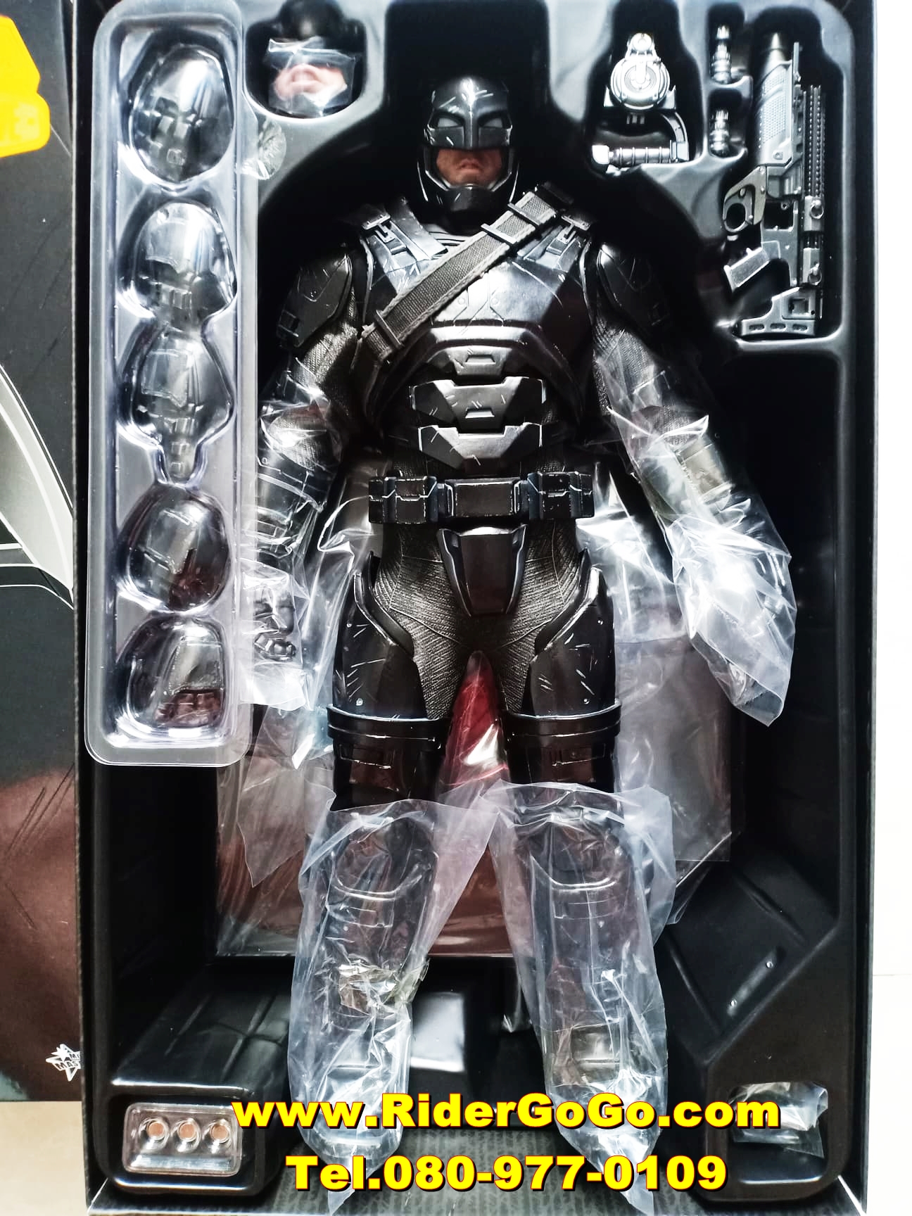 HOT TOYS BATMAN VS SUPERMAN ARMORED BATMAN (BLACK CHROME VER.) โมเดลแบทแมนสวมชุดเกราะ ภาคประทะซุปเปอร์แมน ตัวพิเศษชุดดำ สภาพสวยใหม่ของแท้ รูปที่ 2