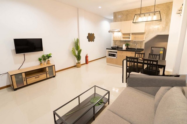 For rent townhome 3.5 floor Haus35 village full facilities kitchen,laundry. รูปที่ 1