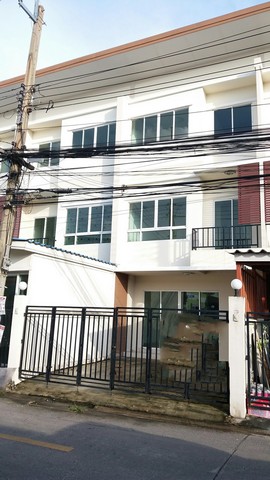 ทาวน์โฮมขาย : ทาวน์เฮ้าส์ย่านบางกะปิ Townhouse in Bang Kapi area รูปที่ 1