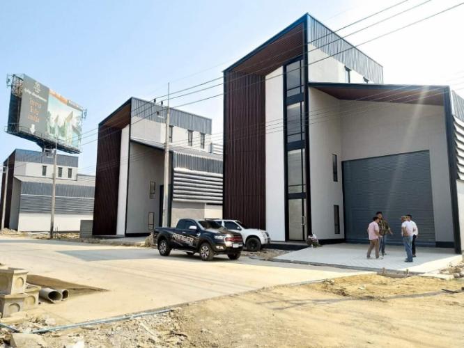 ขาย โกดัง พร้อมออฟฟิต Factory Yard ลำลูกกา (โรง A5) #โกดังโรงงานสไตล์โมเดริน์ รูปที่ 1