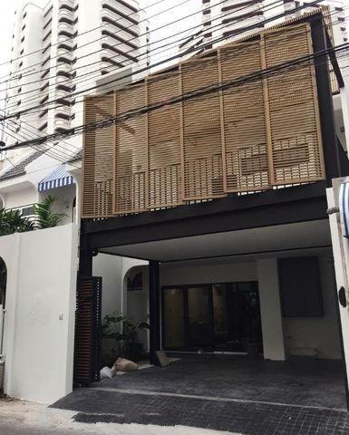 For Rent ทาวน์เฮ้าส์ 2 ชั้น หมู่บ้านพร้อมมิตรวิลล่า ซอยสุขุมวิท 49 ใกล้รถไฟฟ้าBTSพร้อมพงษ์  รูปที่ 1