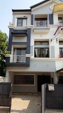 For Rent ทาวน์โฮม 3 ชั้น โครงการบ้านกลางเมือง ลาดพร้าว 71 นาคนิวาส 4 รูปที่ 1