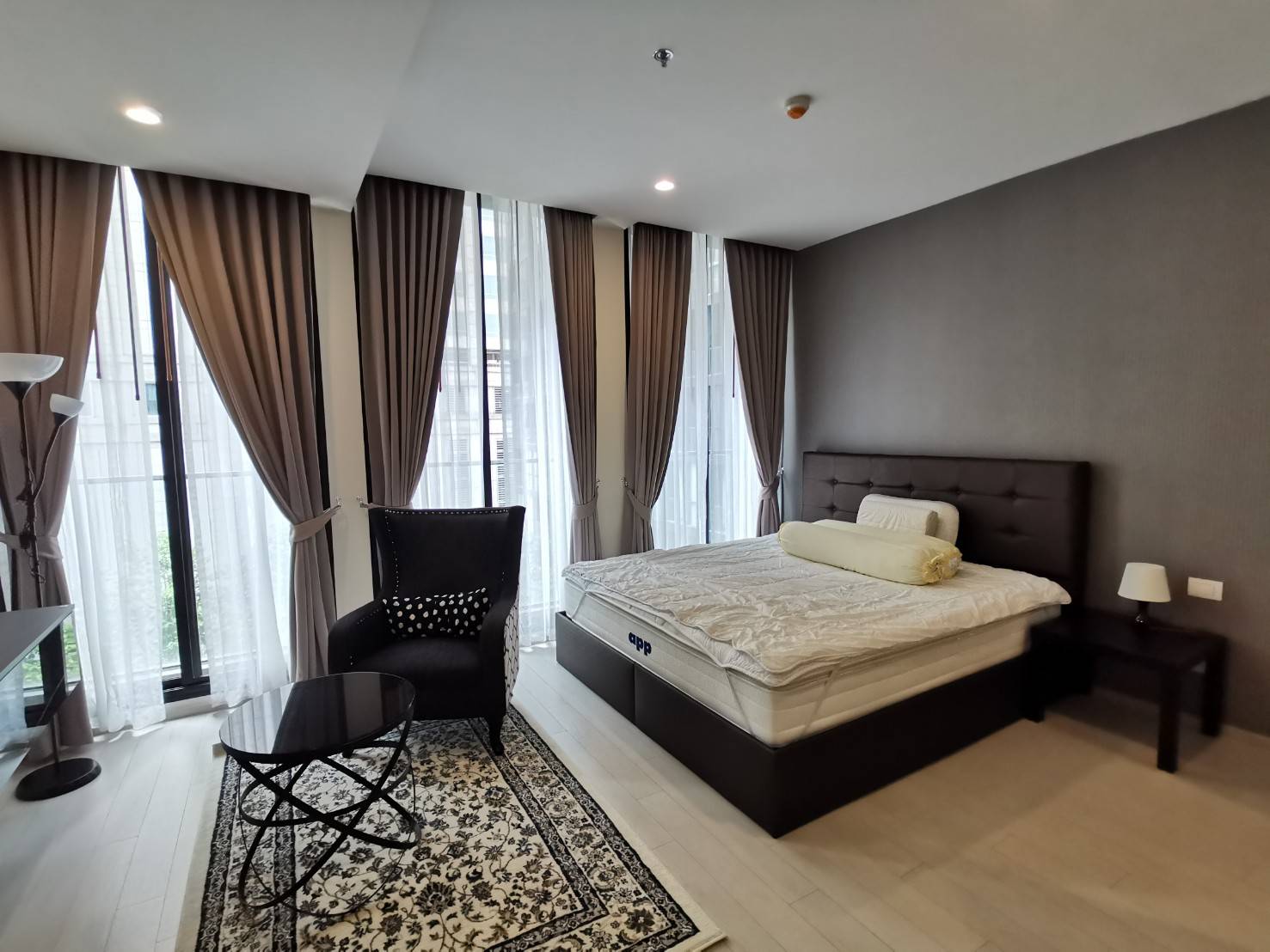 ให้เช่าCONDO Noble Phloenchit ชั้น5c ขนาด 45 ตรม ราคา 35,000 บาทต่อเดือน ห้องสวย 0972989594  รูปที่ 1