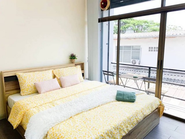 Townhome for rent, next to BTS Phra Khanong, Renovate new, suitable for residential office. รูปที่ 1