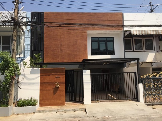 ขายทาวน์เฮ้าส์ 2 ชั้นตกแต่งใหม่ พหลโยธิน 19/1 ใกล้โรงเรียนหอวัง ใกล้ BTSลาดพร้าว รูปที่ 1