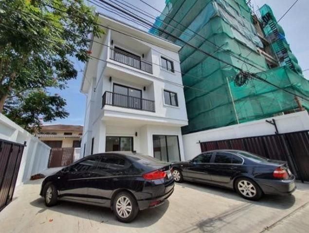 For Rent บ้านเดี่ยว 3 ชั้น ถนนสุขุมวิท 65 ย่านสุขุมวิท เหมาะเป็นสำนักงานหรือพักอาศัย  รูปที่ 1