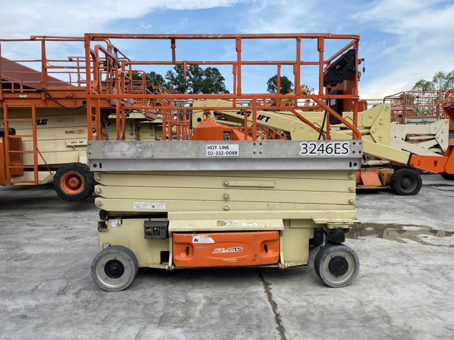 ขายรถกระเช้า JLG ขากรรไกร 3246ES สูง 9.68 เมตร  มือสอง ปรับสภาพแล้ว พร้อมใช้งาน ราคาถูกสุดๆ รูปที่ 1