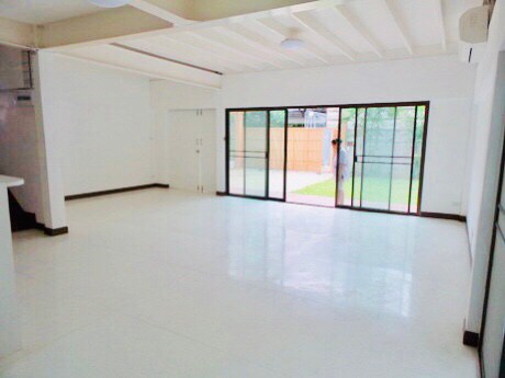 บ้านเดี่ยว 3ห้องนอน พร้อมสนาม ในซอยสุขุมวิท For Rent Single house 3Bed  with garden for residence รูปที่ 1