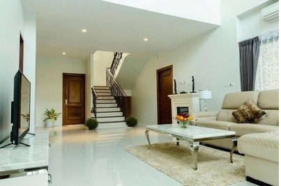 Code CC925 For rent luxury brand new house with swimming pool Rama 9 near airport link รูปที่ 1