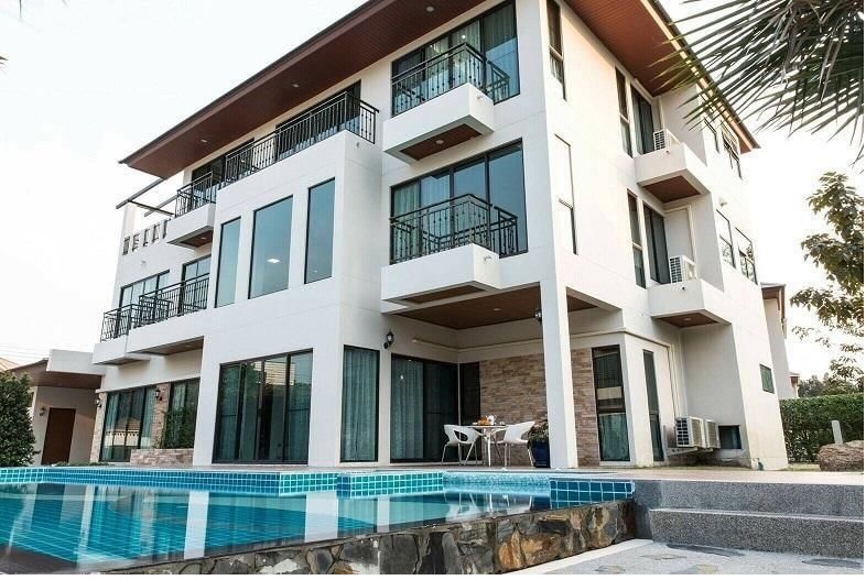 Code CC925 For rent Luxury house private swimming pool  Rama 9 zone near Seacon รูปที่ 1