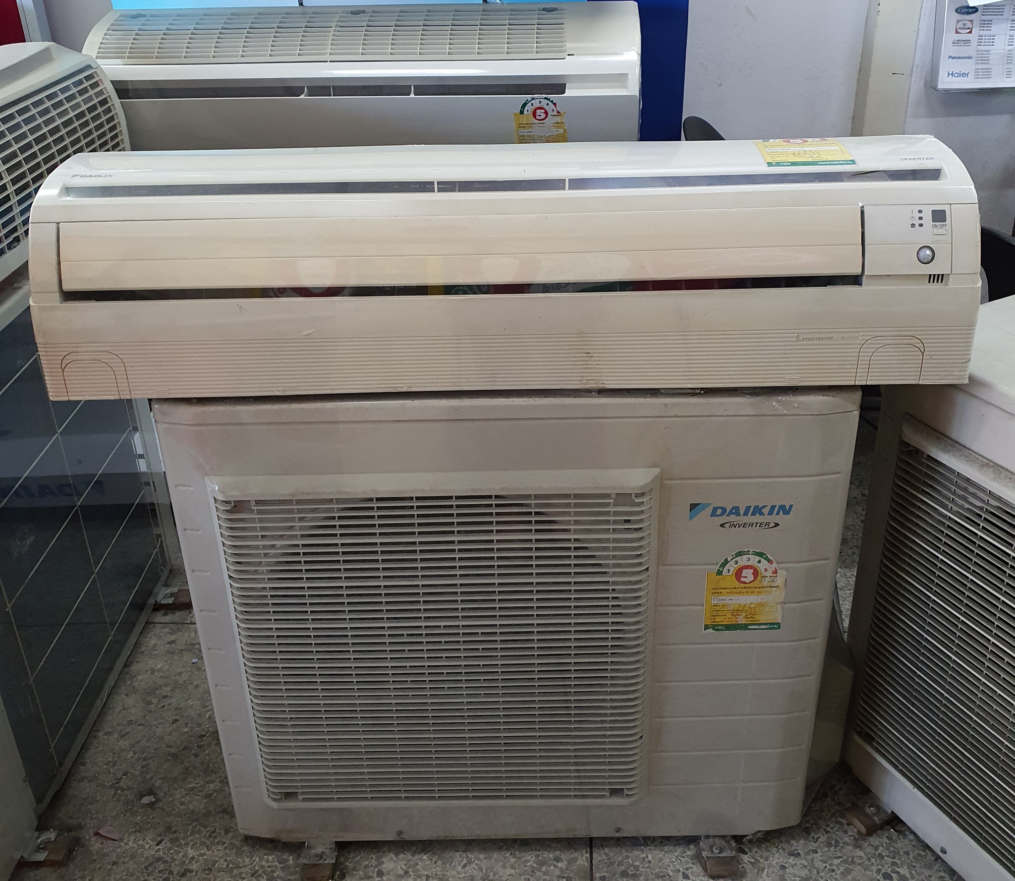 DAIKIN INVERETR 17455 BTU. เบอร์ 5 ราคา 9,000 บาท ยินดีรับบัตรเครดิต. รูปที่ 2