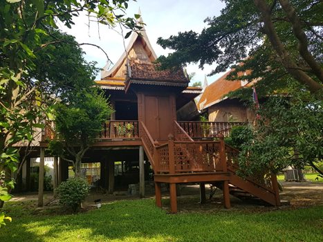 ให้เช่า บ้านเรือนไทย ในกรุงเทพ ซ.นวมินทร์ 145 Thai Wood House in Bangkok รูปที่ 1