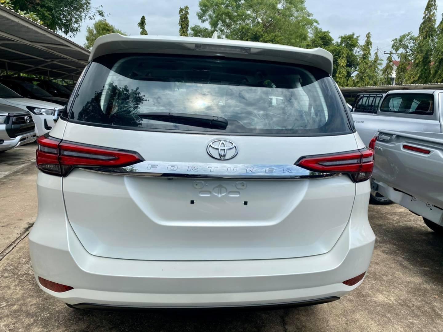🚘 Fortuner 2.4 G สีขาวมุก 🚘 มีรถพร้อมส่งมอบ ราคา 1,361,000  รูปที่ 2