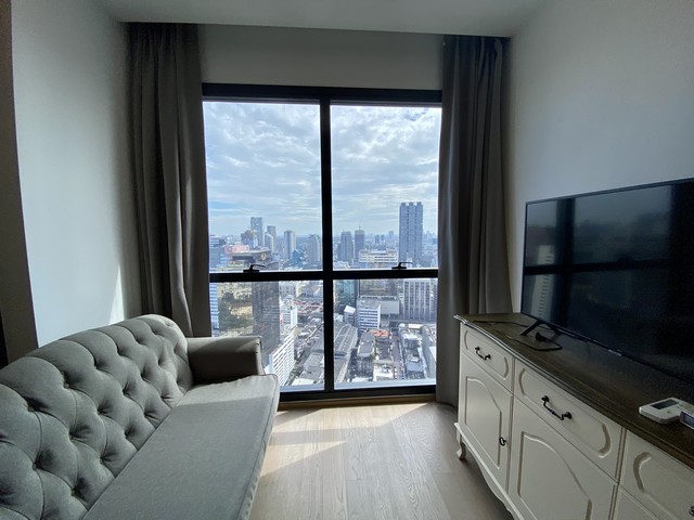 R407 ให้เช่า พร้อมอยู่ คอนโด แอชตัน จุฬา สีลม High Floor 180m from MRT Samyan 25,000tHB รูปที่ 1