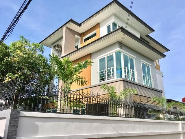 Luxury house ให้เช่าบ้านเดี่ยวสุดหรู ทรงโมเดิร์น 70 ตารางวา รถไฟฟ้า MRT สุทธิสาร พร้อมเข้าอยู่ รูปที่ 1