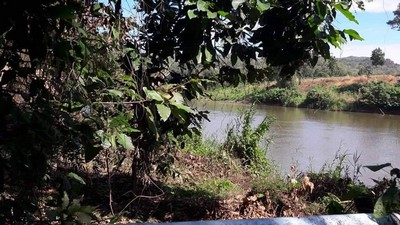ขายที่ดินติดแม่น้ำ แควน้อย เมืองกาญจนบุรี 4ไร่ ด้านหน้าติดถนนลาดยาง บรรยากาศวิวดีมาก ใกล้แหล่งชุมชน รูปที่ 1