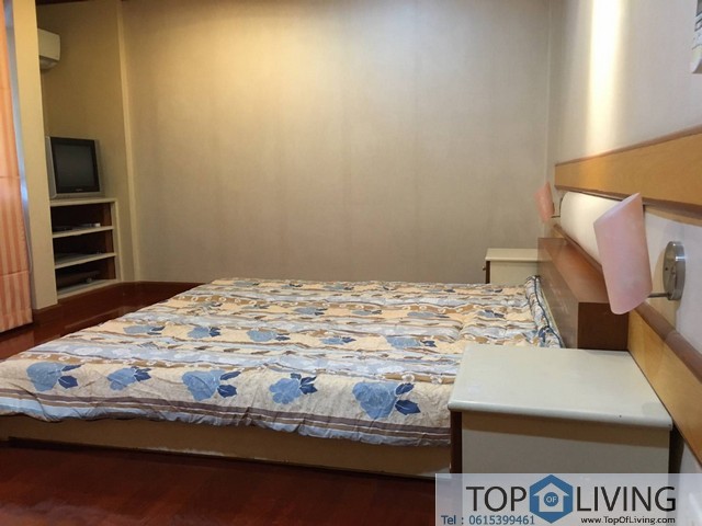 ForRent Townhome Soi Taksin 41 4 beds 4 baths 270 square furniture รูปที่ 1