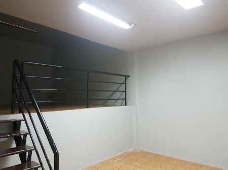 ให้เช่า ออฟฟิศ แบ่ง officeให้เช่า ซอย ทาวน์อินทาวน์ ซอย19  อันนี้อยู่ชั้น2 ทาวน์ อิน ทาวน์ 2 ชั้น พื้นที่ 100 ตรม. รูปที่ 2