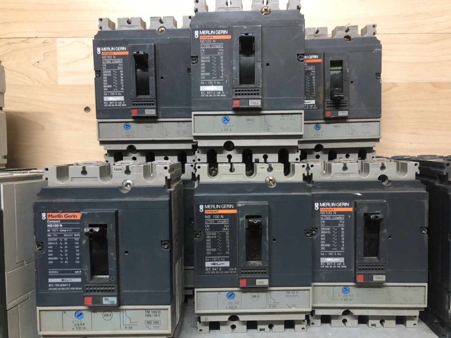 ขาย เมน เบรกเกอร์ Main Breaker Merlin Gerin รุ่น NS 100 N 50-63-100-160-200 Amp (แอมป์) มือสอง สภาพดี ราคาถูก รูปที่ 3