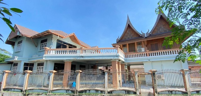 ขายบ้านเรือนไทยไม้สัก 1หลัง บ้านทรงปัจจุบัน 1หลัง บนเนื้อที่ 104 ตารางวา  รูปที่ 1