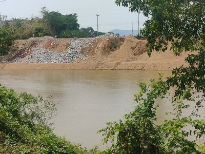 ขายที่ดินติดแม่น้ำแควน้อย เมืองกาญจนบุรี 15 ไร่  บรรยากาศดีมาก เหมาะสร้างบ้าน ทำการเกษตร ทำรีสอร์ท  รูปที่ 1