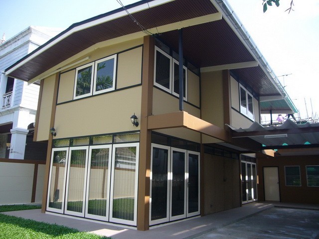 บ้านเดี่ยวพร้อมสวนสวย เอกมัย พักอาศัยหรือทำธุรกิจได้ For Rent Single House With Nice Garden Ekamai รูปที่ 1