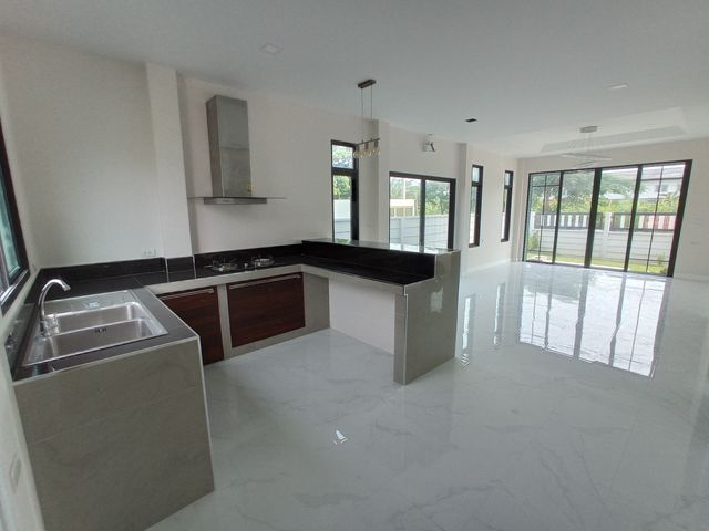 บ้านเดี่ยวสร้างใหม่ บ้านในเมืองในราคาที่คุณเป็นเจ้าของได้ บนสุดยอดทำเล ติดถ.ฉลองกรุง ใกล้สนามบิน แอร์พอร์ตลิ้ง ฯ รูปที่ 5