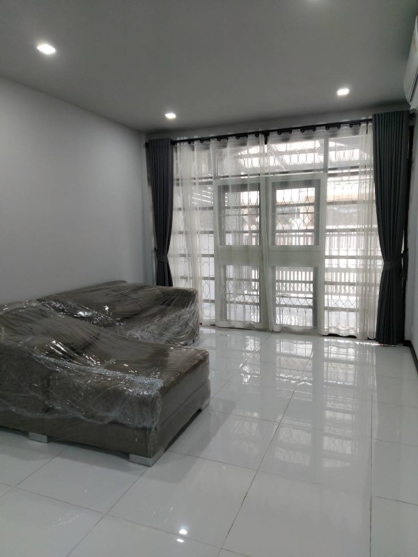 ขายทาวน์เฮาส์ 28 ตร.ว. ซ.พหล65/1 ติดถนนพหลโยธิน ทำเลดีมาก รีโนเวทใหม่ พร้อมอยู่ ห่างจากสถานีรถไฟฟ้า 120 เมตร รูปที่ 3