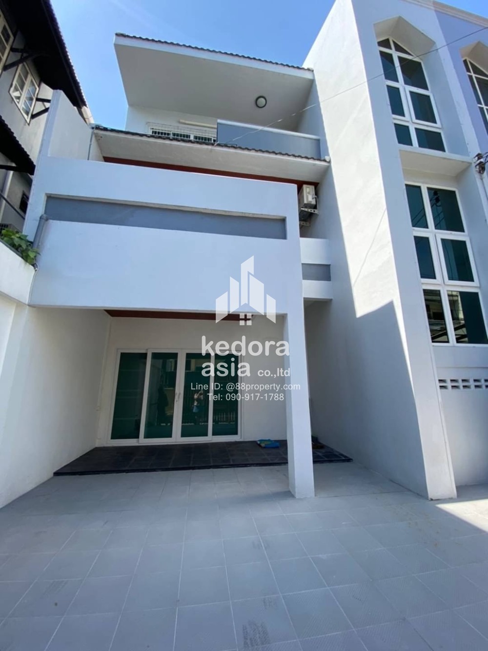 R-TH-129- Newly renovated Towhouse for rent neat to bts Onnut. รูปที่ 1