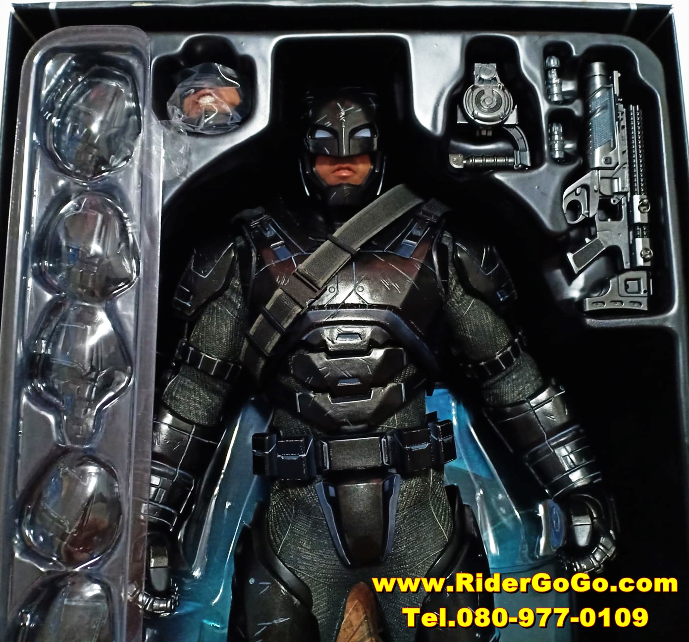 HOTTOYS BATMAN VS SUPERMAN ARMORED BATMAN (BLACK CHROME VER.) โมเดลแบทแมนสวมชุดเกราะ ภาคประทะซุปเปอร์แมน ตัวพิเศษ สภาพสวยใหม่ของแท้ รูปที่ 3