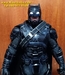 รูปย่อ HOTTOYS BATMAN VS SUPERMAN ARMORED BATMAN (BLACK CHROME VER.) โมเดลแบทแมนสวมชุดเกราะ ภาคประทะซุปเปอร์แมน ตัวพิเศษ สภาพสวยใหม่ของแท้ รูปที่4